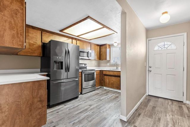 1617 E Lake Ct, Marysville, CA 95901