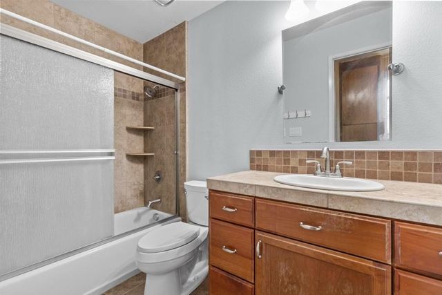 1617 E Lake Ct, Marysville, CA 95901