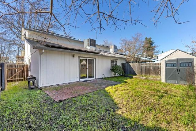 1617 E Lake Ct, Marysville, CA 95901