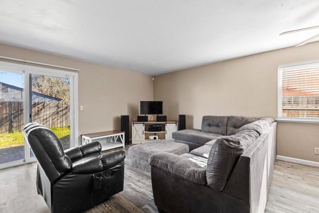 1617 E Lake Ct, Marysville, CA 95901