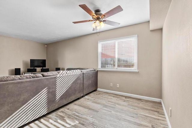 1617 E Lake Ct, Marysville, CA 95901