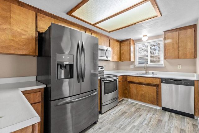 1617 E Lake Ct, Marysville, CA 95901