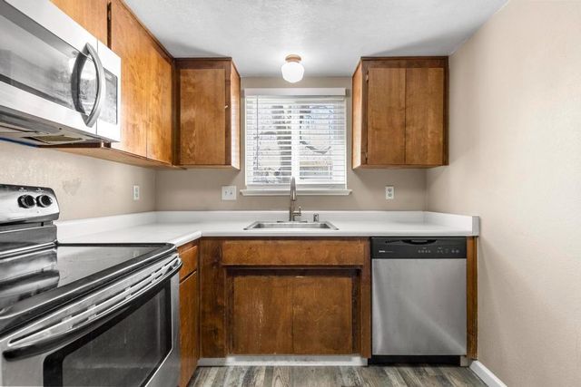 1617 E Lake Ct, Marysville, CA 95901