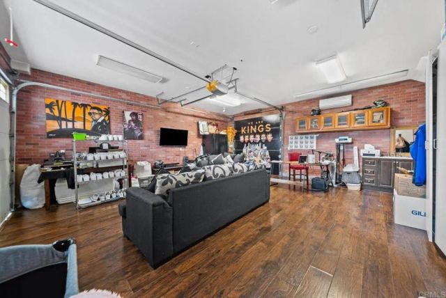 10820 Dutton Drive, La Mesa, CA 91941