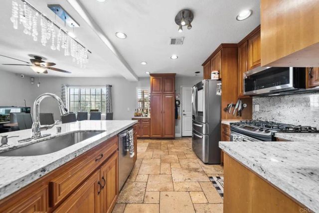 10820 Dutton Drive, La Mesa, CA 91941