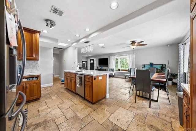 10820 Dutton Drive, La Mesa, CA 91941