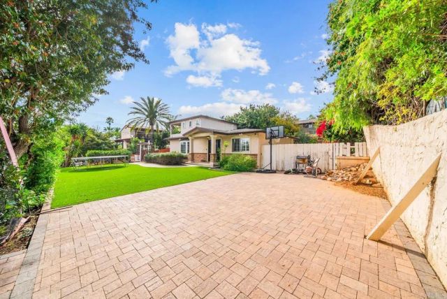 10820 Dutton Drive, La Mesa, CA 91941