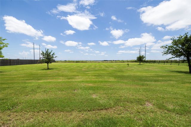 2722 W Alamosa Drive, Terrell, TX 75160