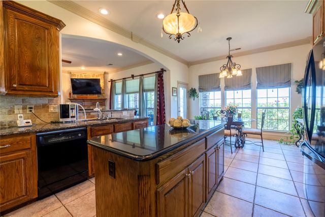 2722 W Alamosa Drive, Terrell, TX 75160