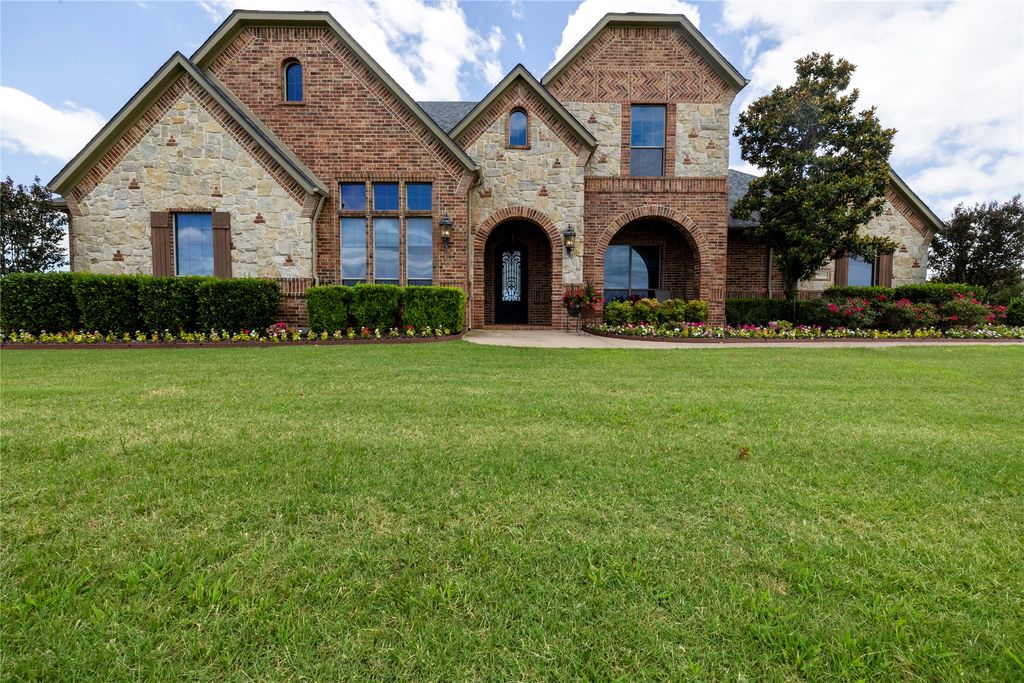 2722 W Alamosa Drive, Terrell, TX 75160