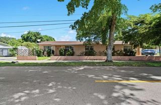 5749 Buchanan Street, Hollywood, FL 33021