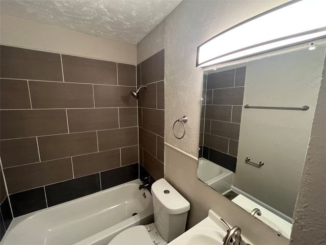 3248 S Llewellyn Avenue, Dallas, TX 75224