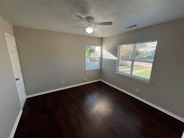 3248 S Llewellyn Avenue, Dallas, TX 75224