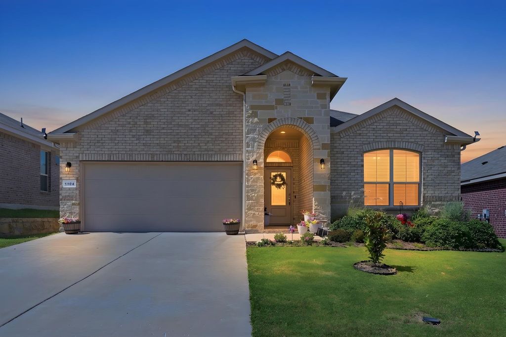 1104 Eastland Lane, Weatherford, TX 76087