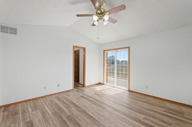 1920 S Leeanne Ln, Wichita, KS 67207
