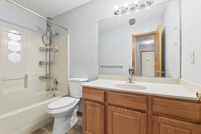 1920 S Leeanne Ln, Wichita, KS 67207