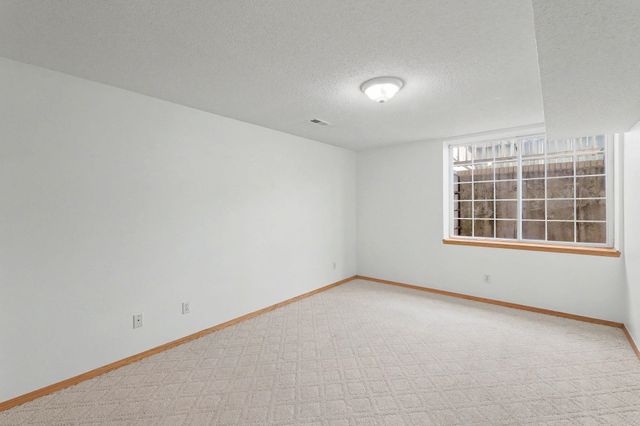 1920 S Leeanne Ln, Wichita, KS 67207