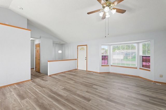 1920 S Leeanne Ln, Wichita, KS 67207
