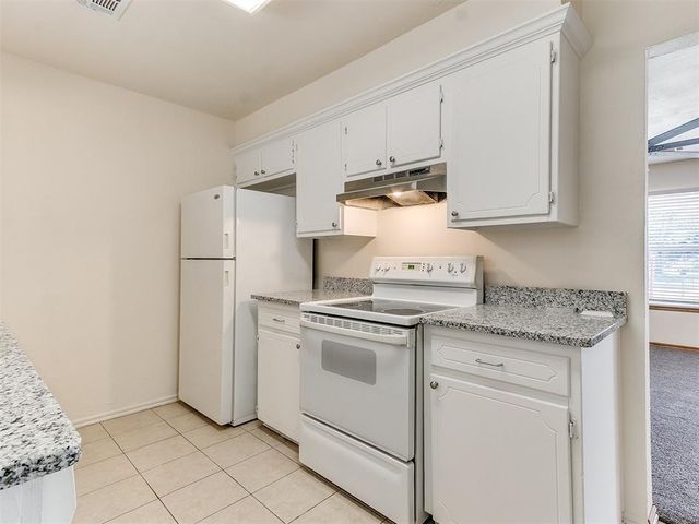 325 E Cedar Lane, Mustang, OK 73064