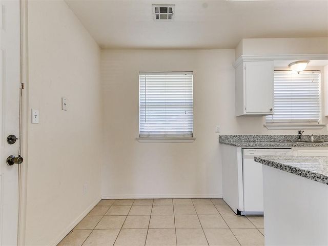 325 E Cedar Lane, Mustang, OK 73064