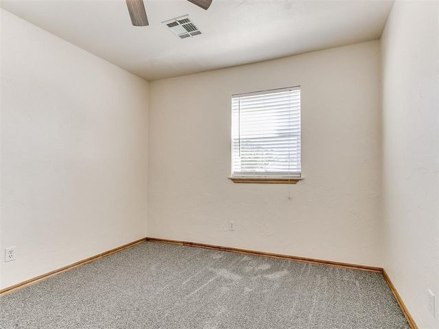 325 E Cedar Lane, Mustang, OK 73064