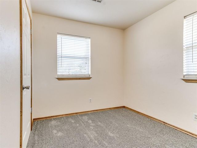 325 E Cedar Lane, Mustang, OK 73064