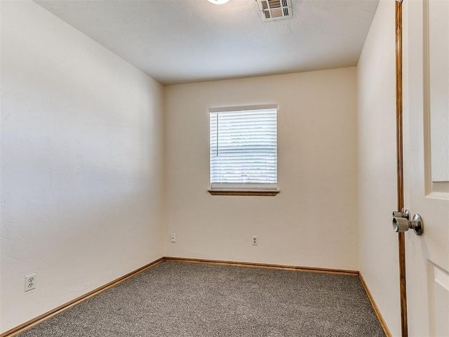 325 E Cedar Lane, Mustang, OK 73064