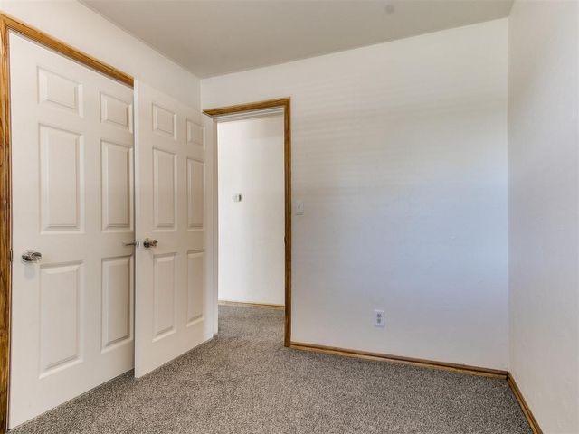325 E Cedar Lane, Mustang, OK 73064