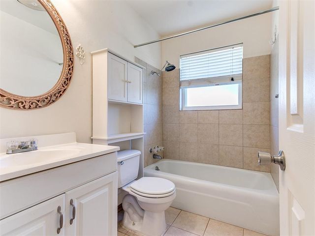 325 E Cedar Lane, Mustang, OK 73064