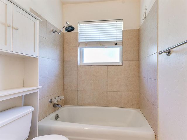 325 E Cedar Lane, Mustang, OK 73064