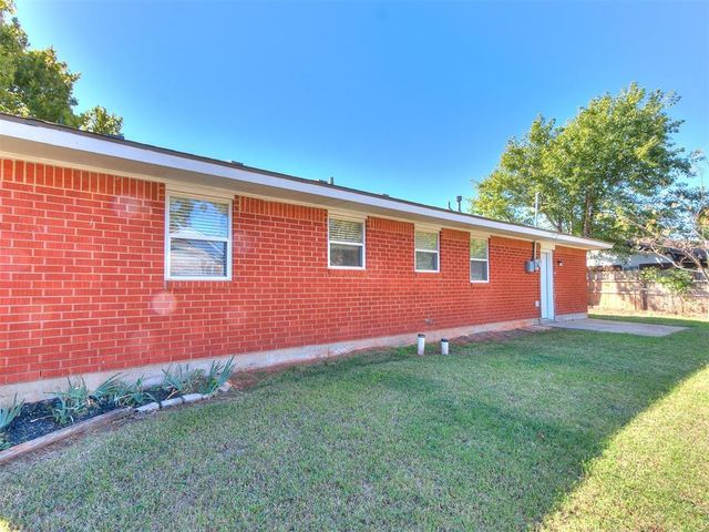 325 E Cedar Lane, Mustang, OK 73064
