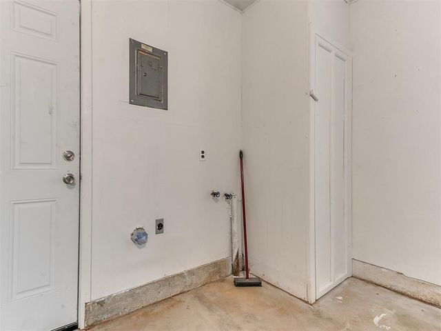 325 E Cedar Lane, Mustang, OK 73064
