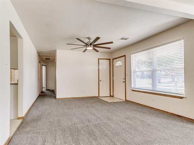 325 E Cedar Lane, Mustang, OK 73064