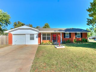 325 E Cedar Lane, Mustang, OK 73064