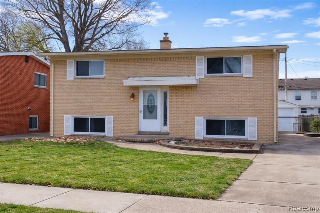 30022 White Street, Rockwood, MI 48173