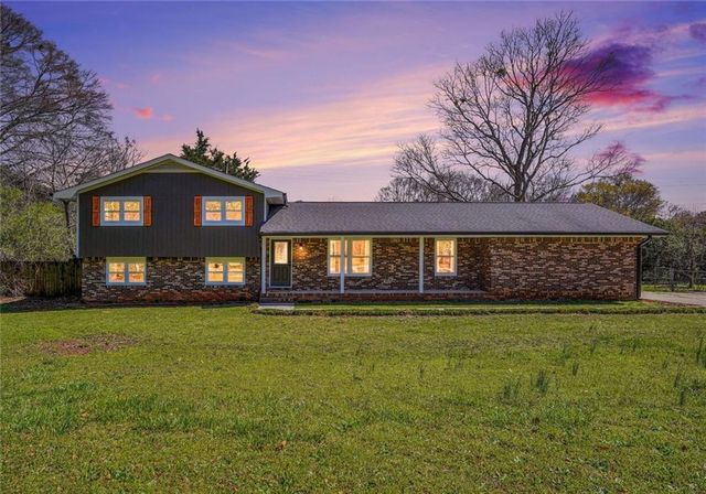 8832 Twin Oaks Drive, Jonesboro, GA 30236