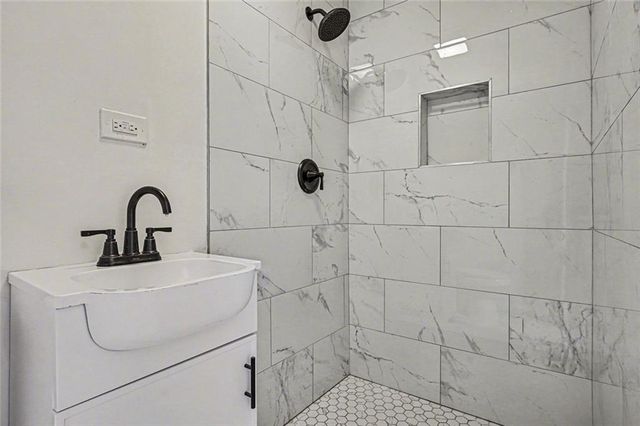 8832 Twin Oaks Drive, Jonesboro, GA 30236