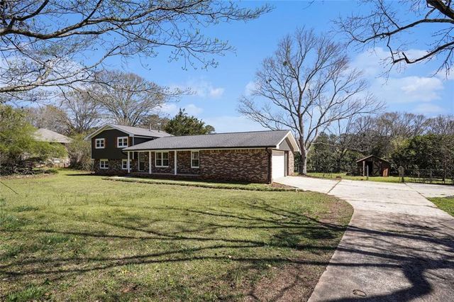 8832 Twin Oaks Drive, Jonesboro, GA 30236