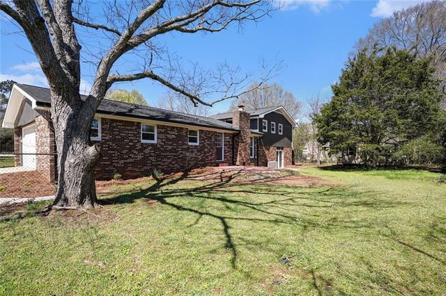 8832 Twin Oaks Drive, Jonesboro, GA 30236