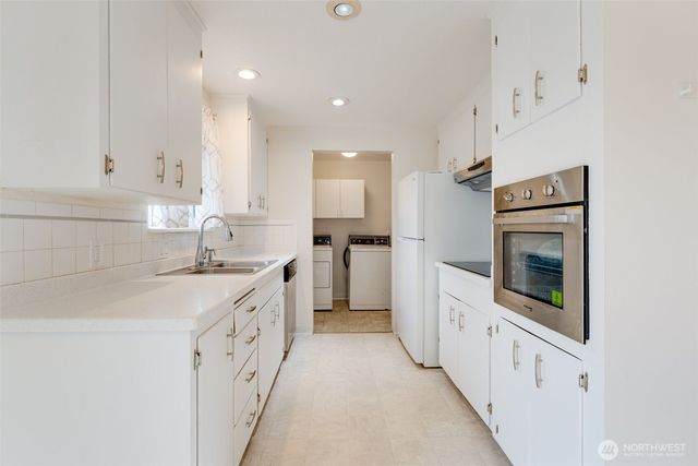 10664 63rd Avenue S, Seattle, WA 98178