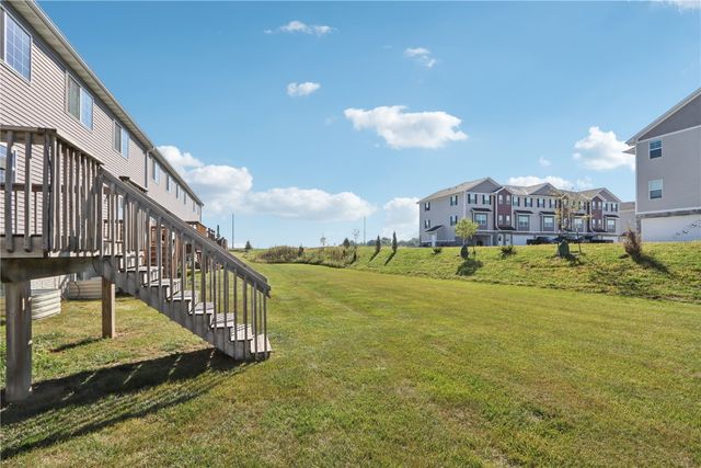 137 Woodstone Ln SW, Cedar Rapids, IA 52404