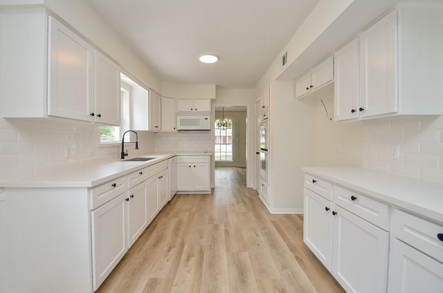 10623 Longmont Drive, Houston, TX 77042