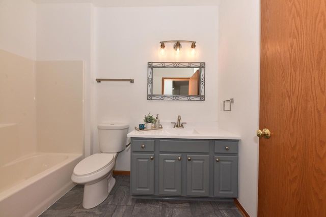 1522 Iroquois AVENUE, Grafton, WI 53024