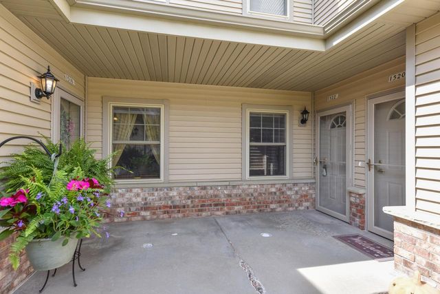 1522 Iroquois AVENUE, Grafton, WI 53024