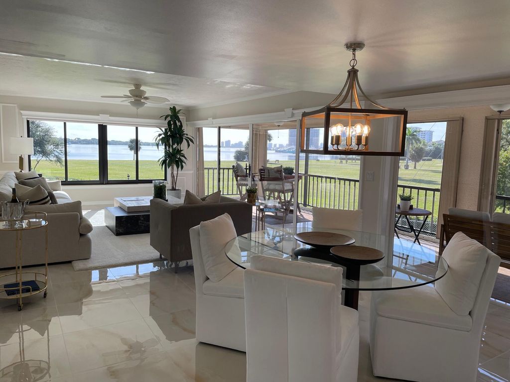 1660 Twelve Oaks Way 201, North Palm Beach, FL 33408