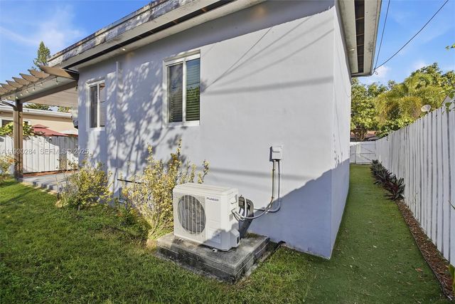 2120 SW 16th St, Miami, FL 33145