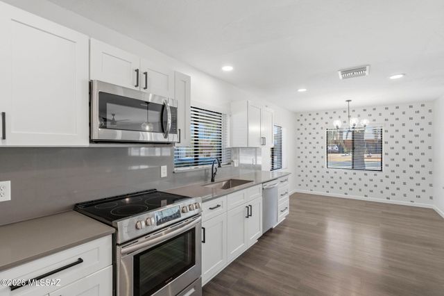 4239 E 4th Street, Tucson, AZ 85711
