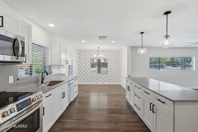 4239 E 4th Street, Tucson, AZ 85711