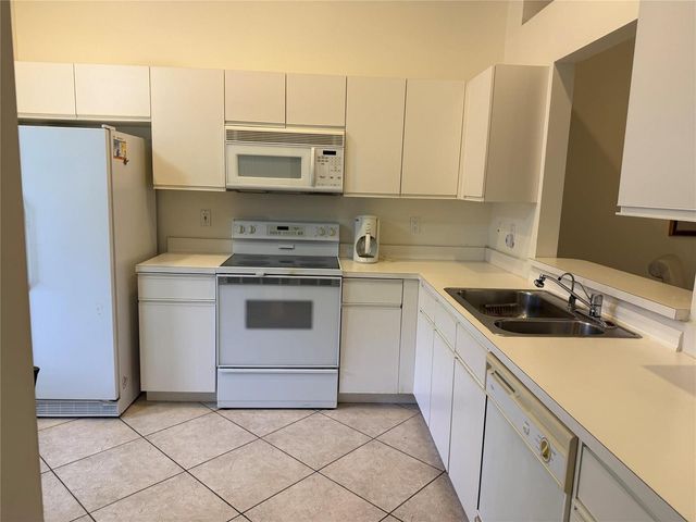 5914 Regal Glen Drive 205, Boynton Beach, FL 33437
