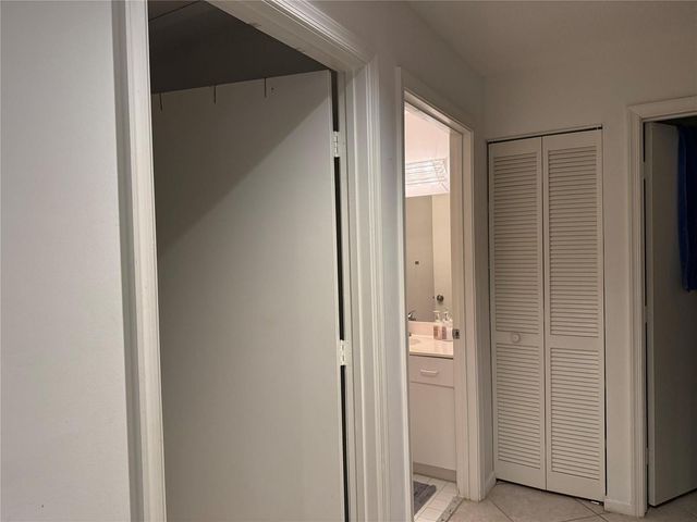 5914 Regal Glen Drive 205, Boynton Beach, FL 33437